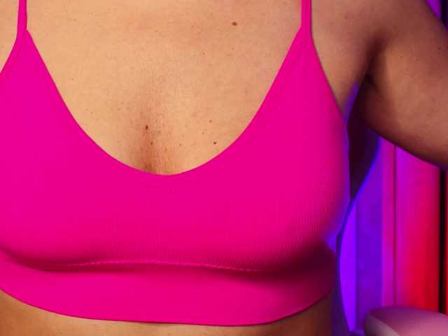sweeteve050 live cam on BongaCams