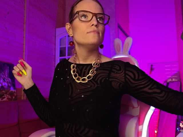 Findom_Lady_Shine webcam
