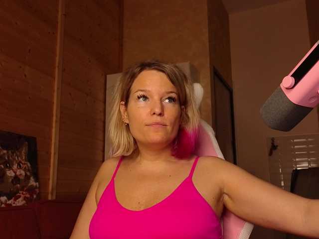 sweeteve050 live cam on BongaCams