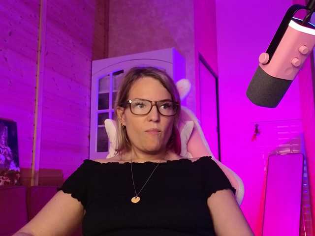 sweeteve050 live cam on BongaCams