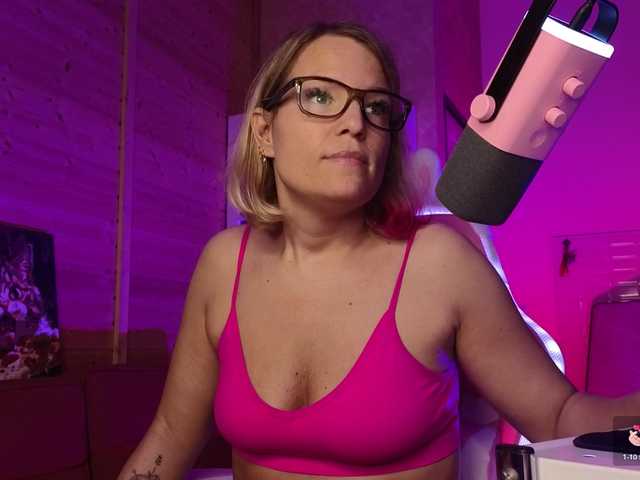 sweeteve050 live cam on BongaCams