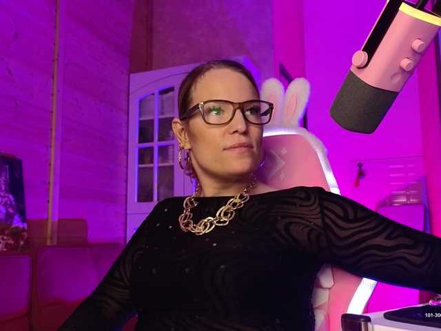 sweeteve050 live cam on BongaCams
