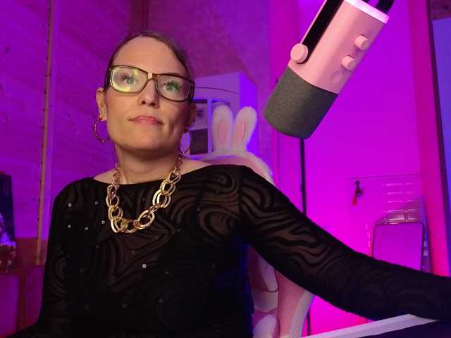 sweeteve050 live cam on BongaCams