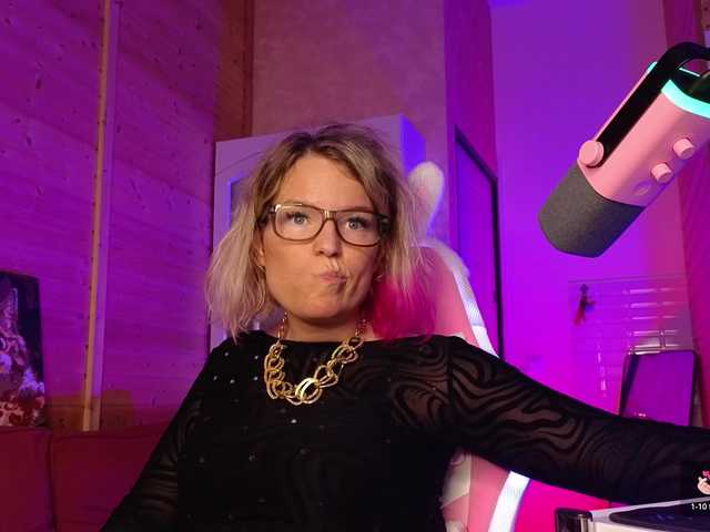 sweeteve050 live cam on BongaCams
