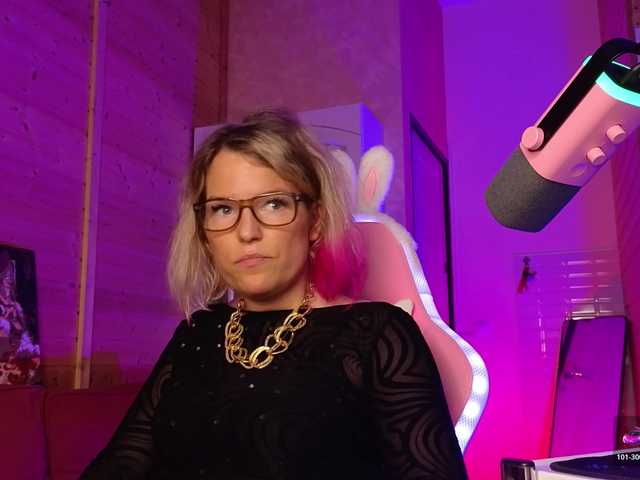 sweeteve050 live cam on BongaCams