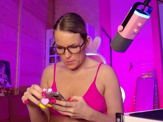 sweeteve050 live cam on BongaCams