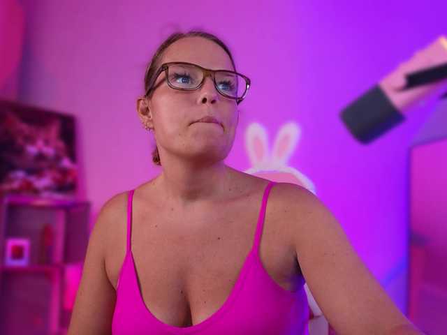 sweeteve050 live cam on BongaCams