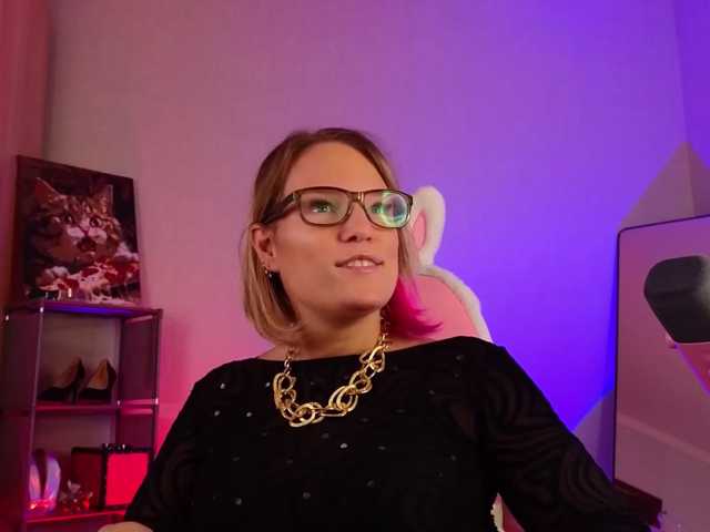 sweeteve050 live cam on BongaCams