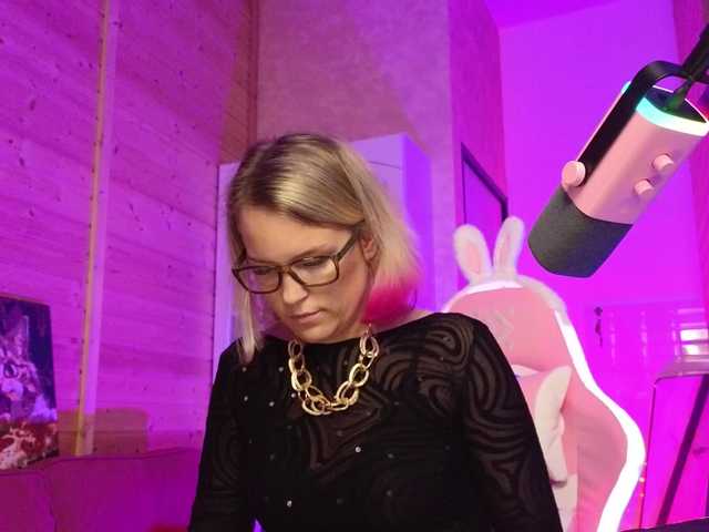 Findom_Lady_Shine