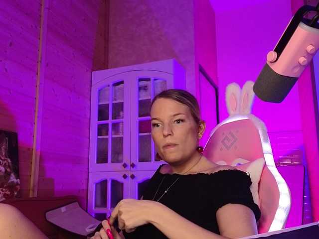 sweeteve050 live cam on BongaCams