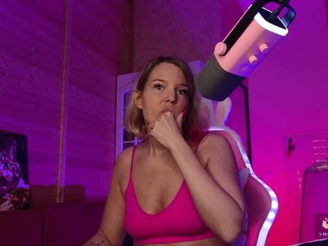sweeteve050 live cam on BongaCams