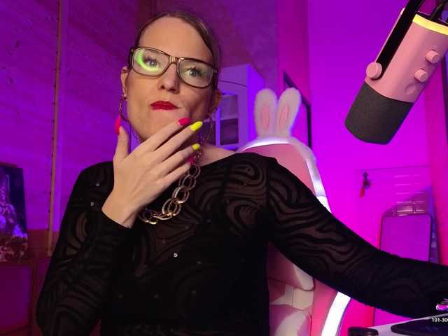 sweeteve050 live cam on BongaCams