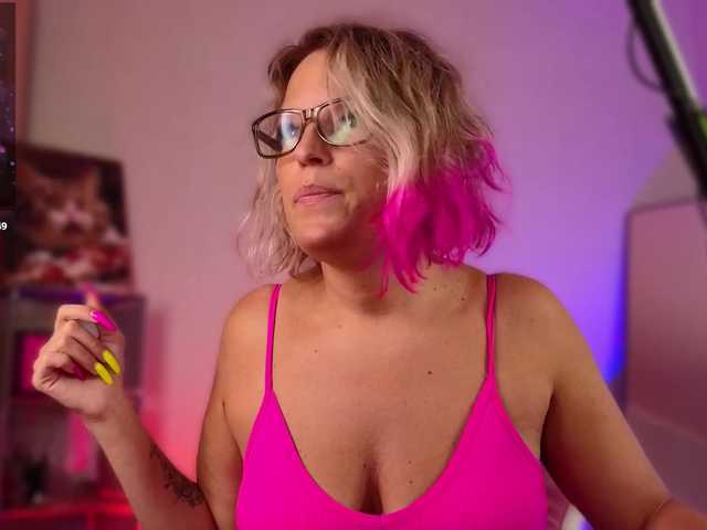 sweeteve050 live cam on BongaCams