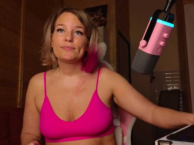 sweeteve050 live cam on BongaCams