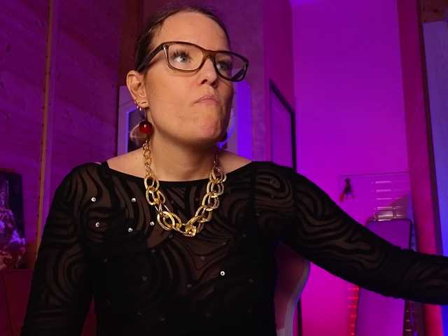 sweeteve050 live cam on BongaCams