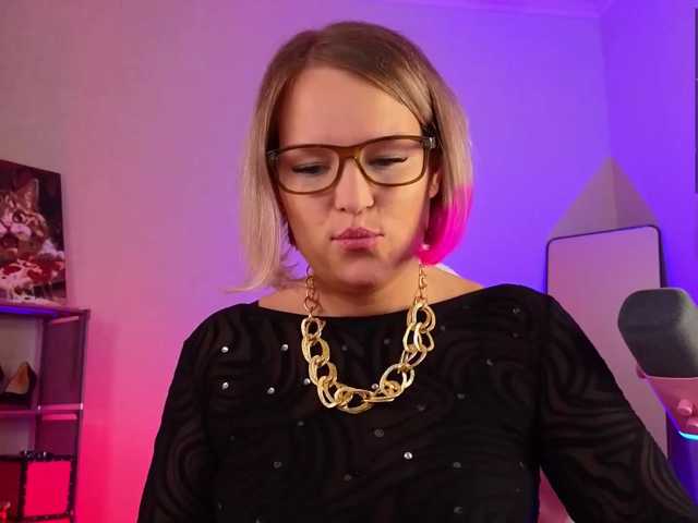 sweeteve050 live cam on BongaCams