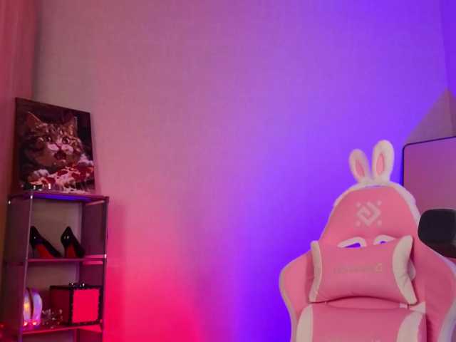 sweeteve050, live now on BongaCams