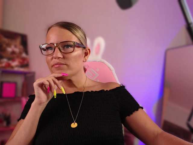 sweeteve050 live cam on BongaCams
