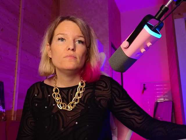 sweeteve050 live cam on BongaCams