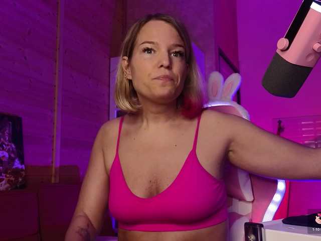 sweeteve050 live cam on BongaCams