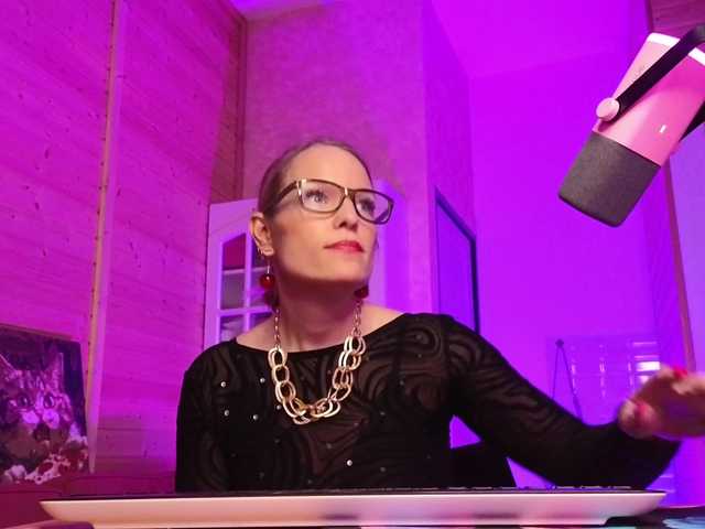 sweeteve050's BongaCams show and profile