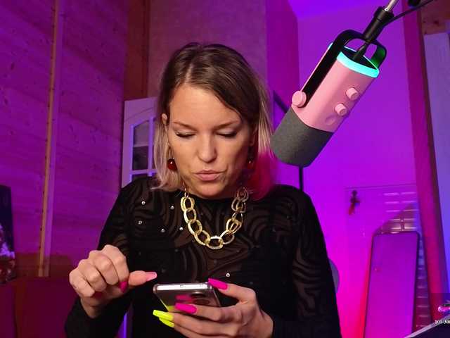 sweeteve050 live cam on BongaCams
