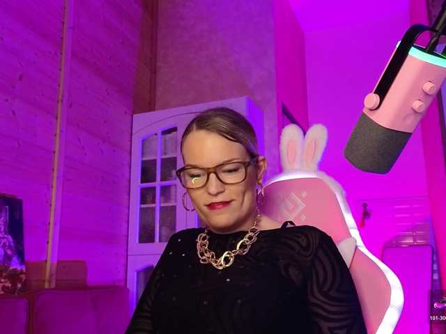 sweeteve050 live cam on BongaCams