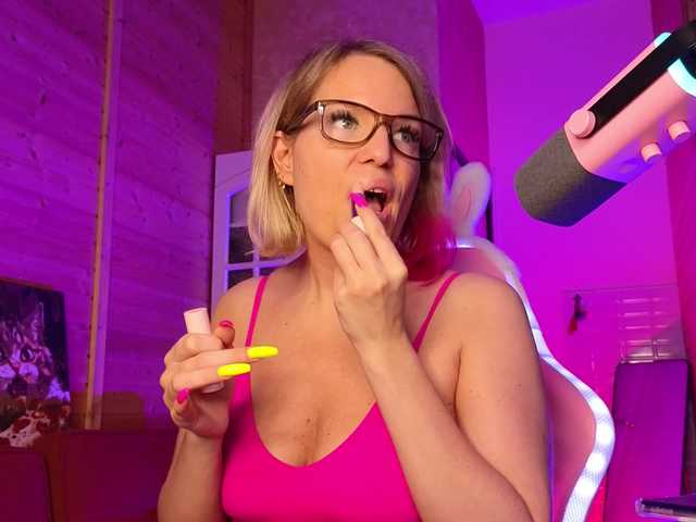 sweeteve050 live cam on BongaCams