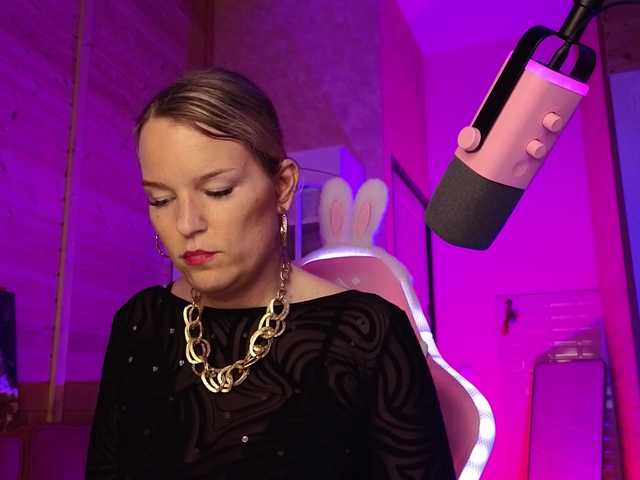 sweeteve050 live cam on BongaCams