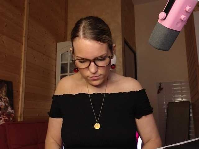 sweeteve050 live cam on BongaCams