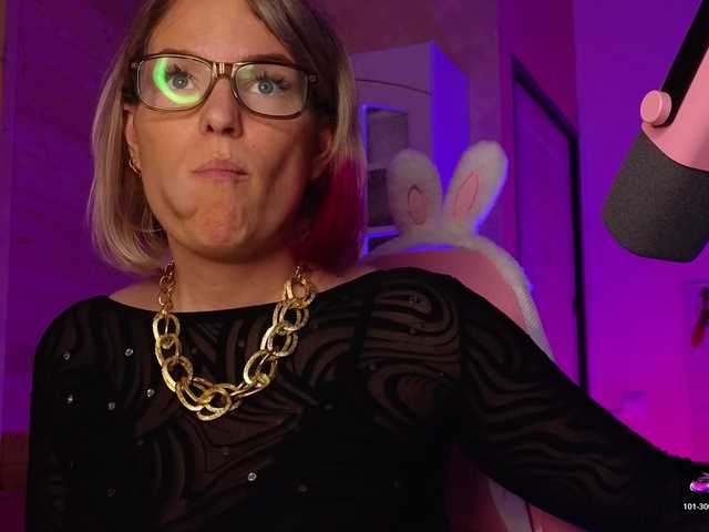 sweeteve050 live cam on BongaCams