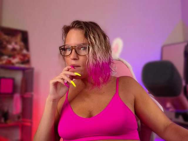 sweeteve050 live cam on BongaCams