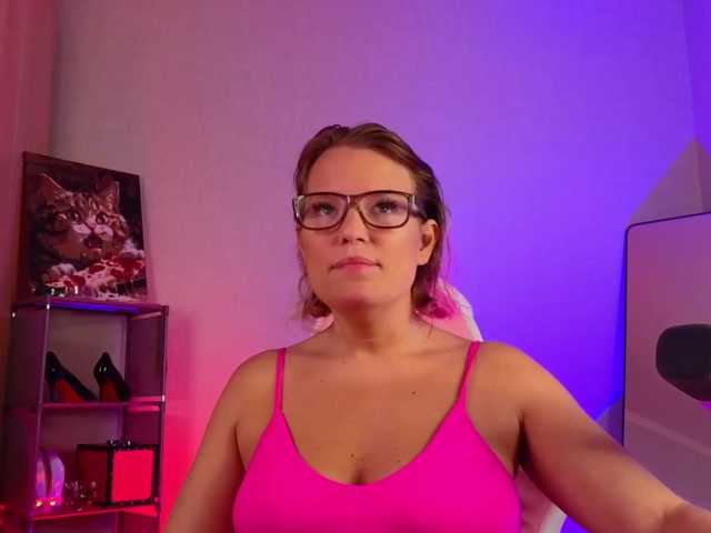 sweeteve050, live now on BongaCams