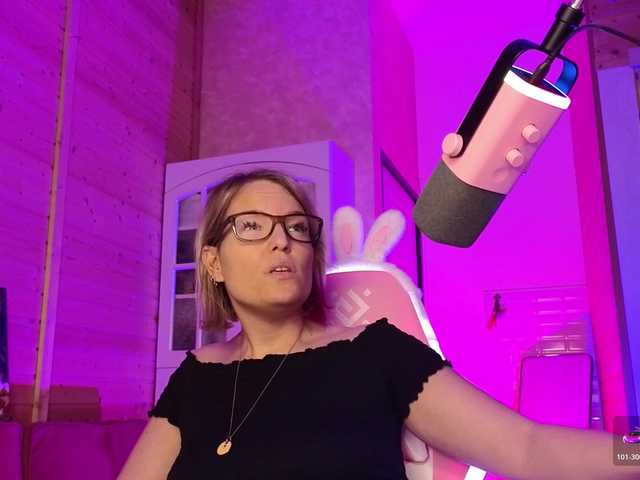 sweeteve050 live cam on BongaCams
