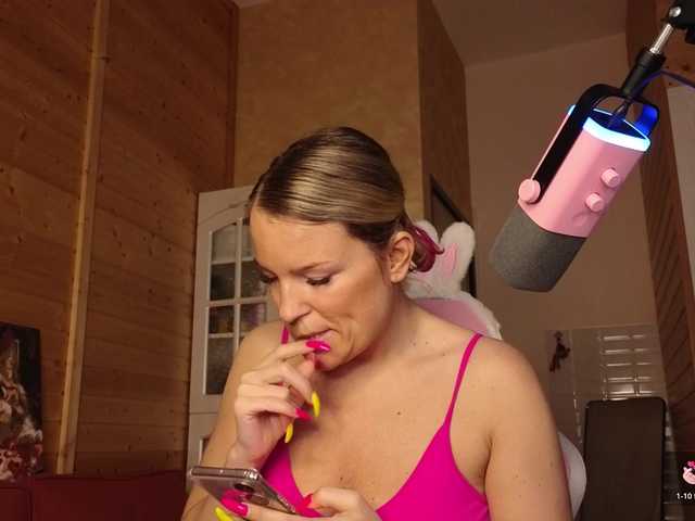sweeteve050 live cam on BongaCams