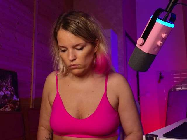 sweeteve050 live cam on BongaCams