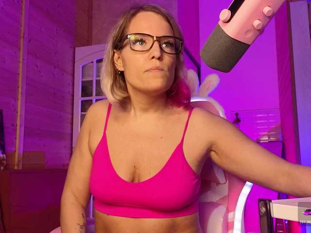 sweeteve050 live cam on BongaCams