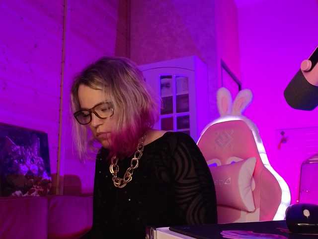sweeteve050 live cam on BongaCams