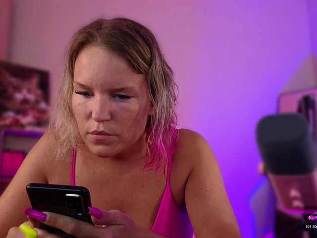 sweeteve050 live cam on BongaCams