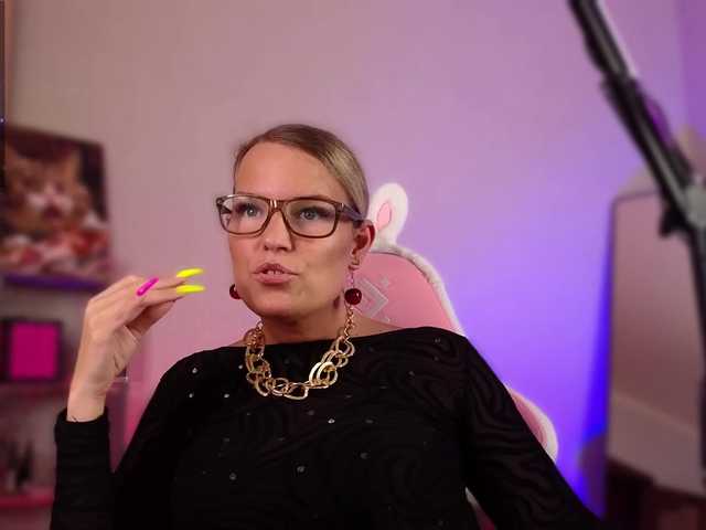 sweeteve050 live cam on BongaCams