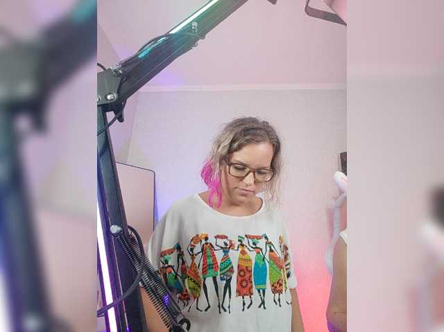 sweeteve050 live cam on BongaCams