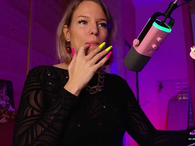 sweeteve050 live cam on BongaCams