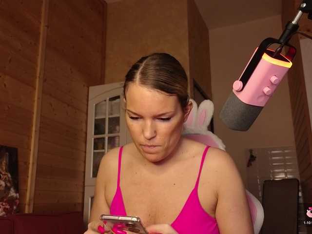 sweeteve050 live cam on BongaCams
