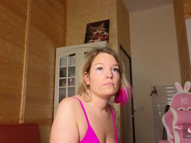 sweeteve050 live cam on BongaCams