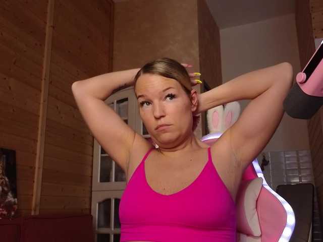 sweeteve050 live cam on BongaCams