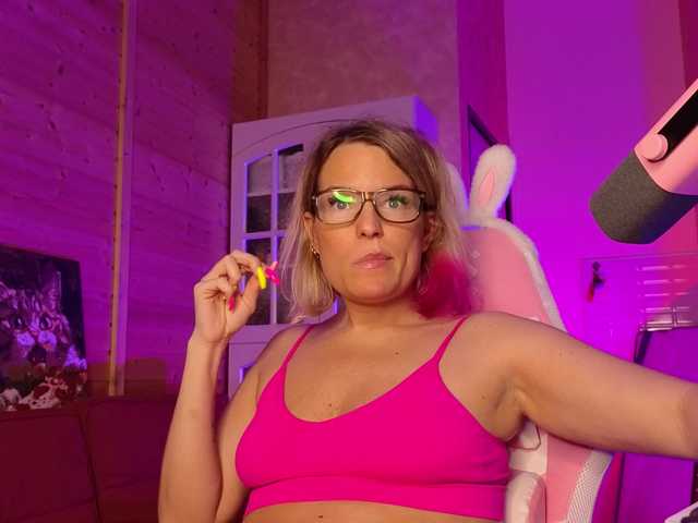 sweeteve050 live cam on BongaCams