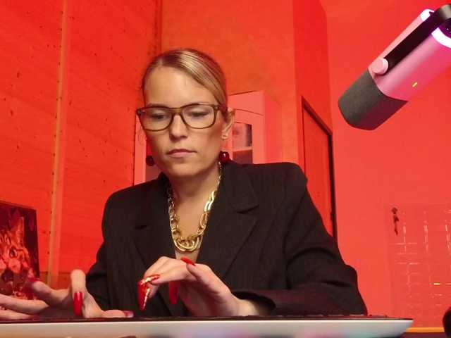 sweeteve050's BongaCams show and profile