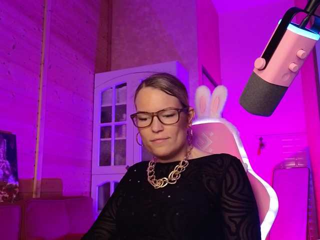 sweeteve050 live cam on BongaCams