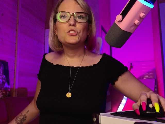 sweeteve050 live cam on BongaCams
