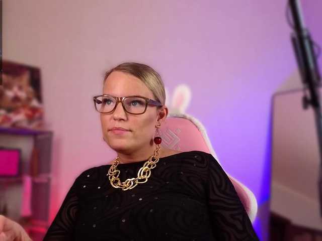 sweeteve050 live cam on BongaCams